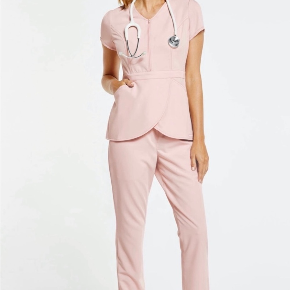 Jaanuu Tulip Blush Scrub Set